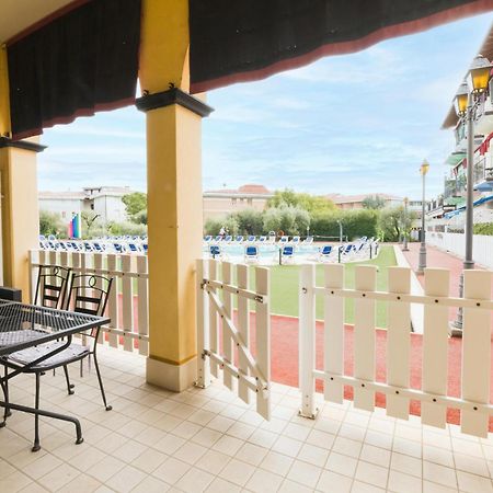 Giardino Dei Colori 111 Residence Pool&Fitness Тосколано Мадерно Екстериор снимка