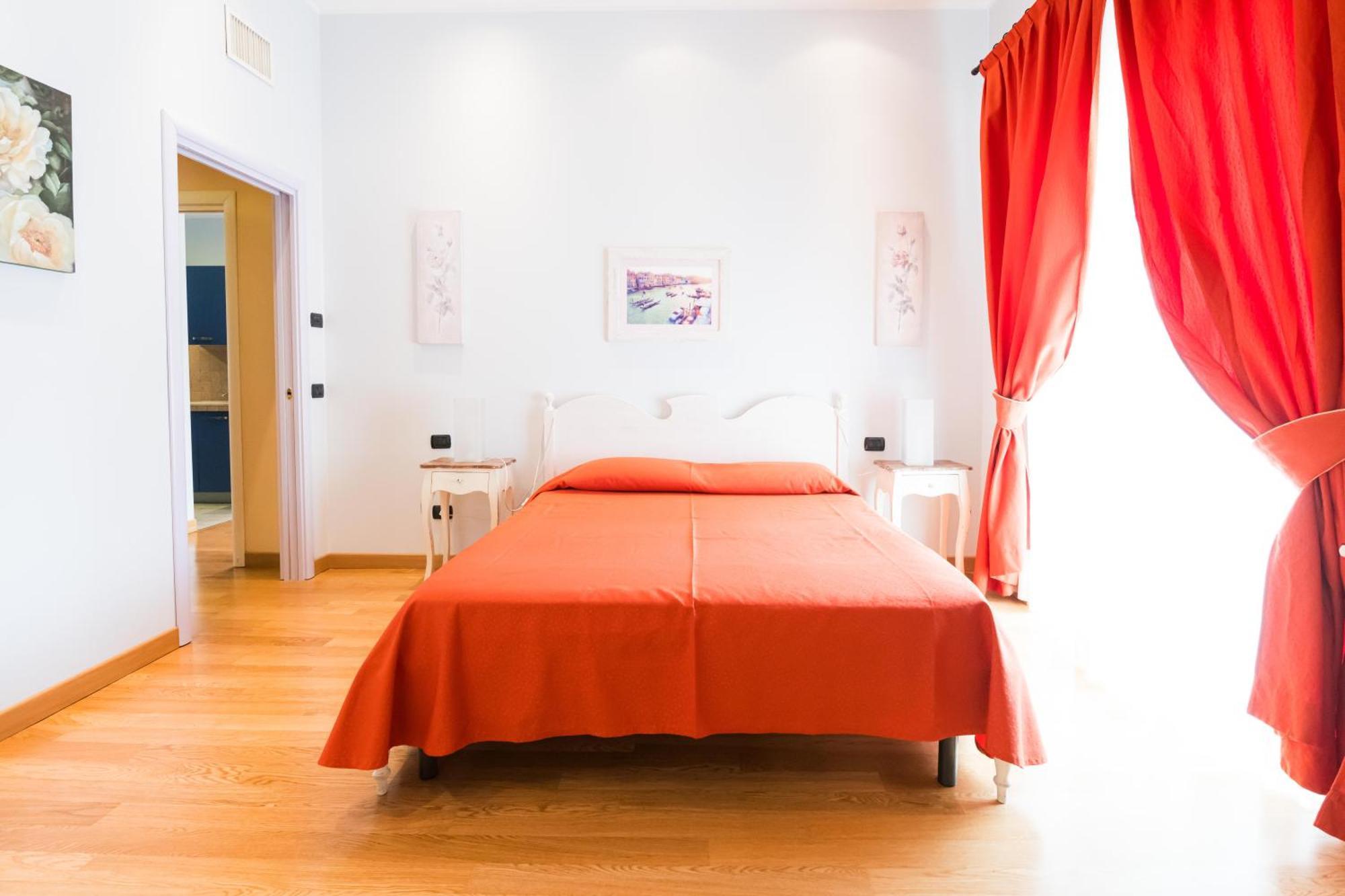 Giardino Dei Colori 111 Residence Pool&Fitness Тосколано Мадерно Екстериор снимка